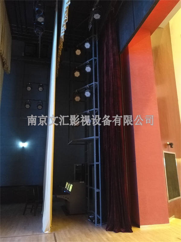 假臺口側(cè)片