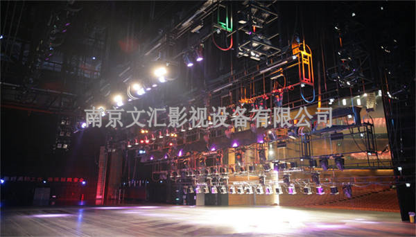 燈光吊桿1
